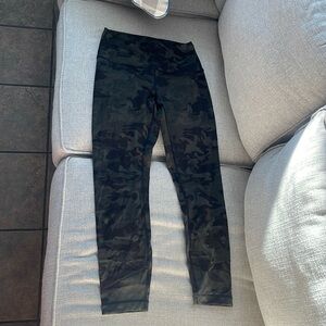 Lululemon camo leggings size 4-6